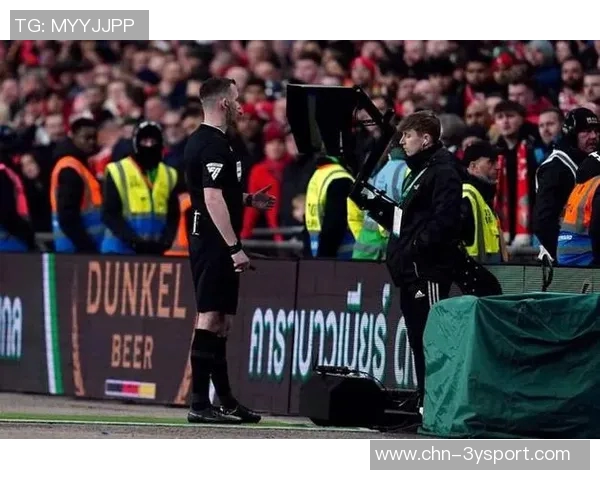 英超专家组裁定范戴克进球被吹为误判引发持续争议