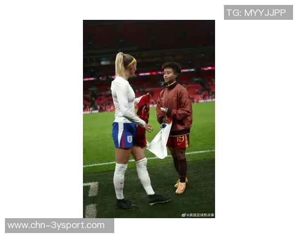 球王的小迷妹张琳艳穿梅西10号球衣晒美照引热议